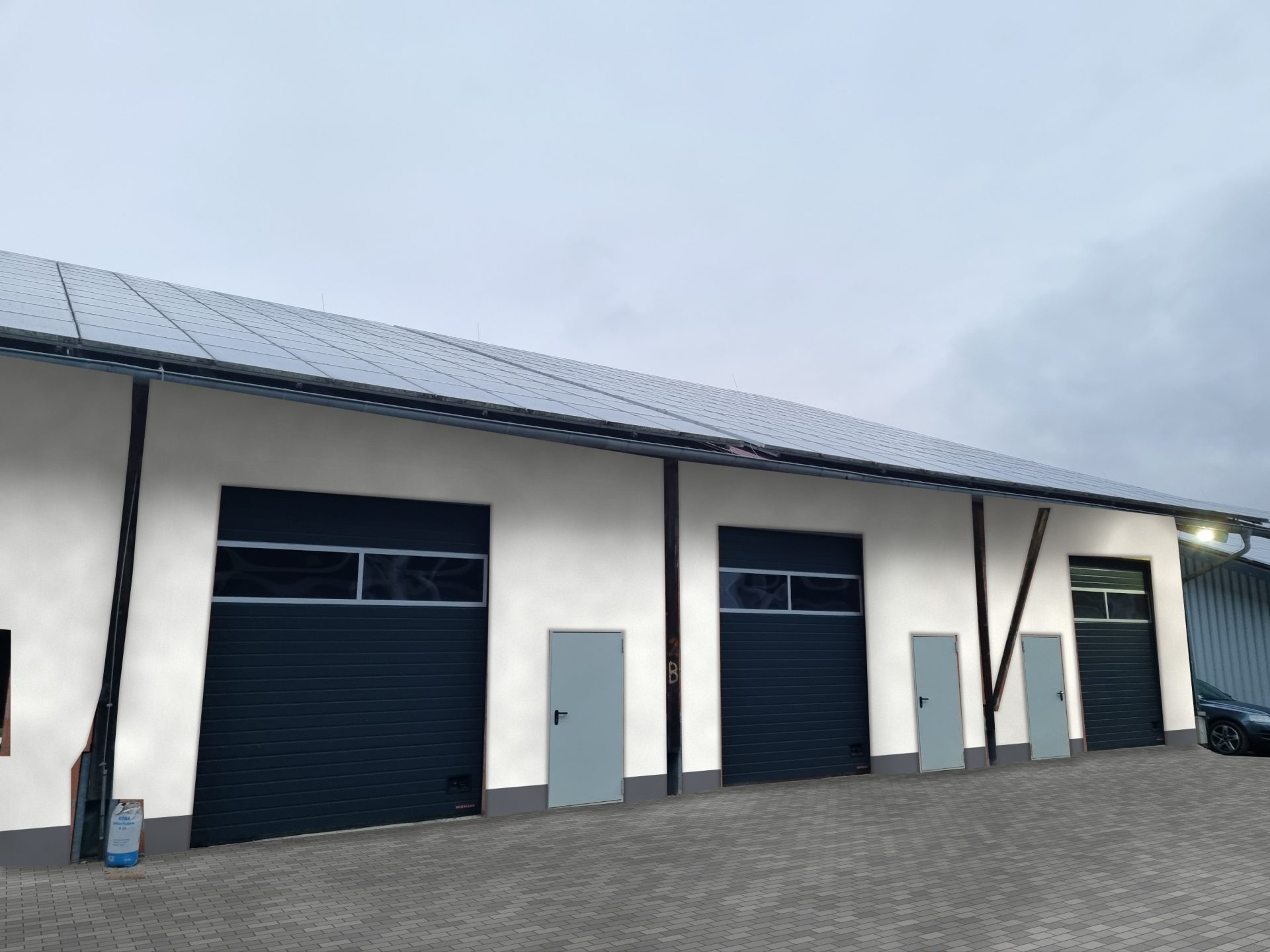 Lagerhallen mit Sektionaloren in Edermuende